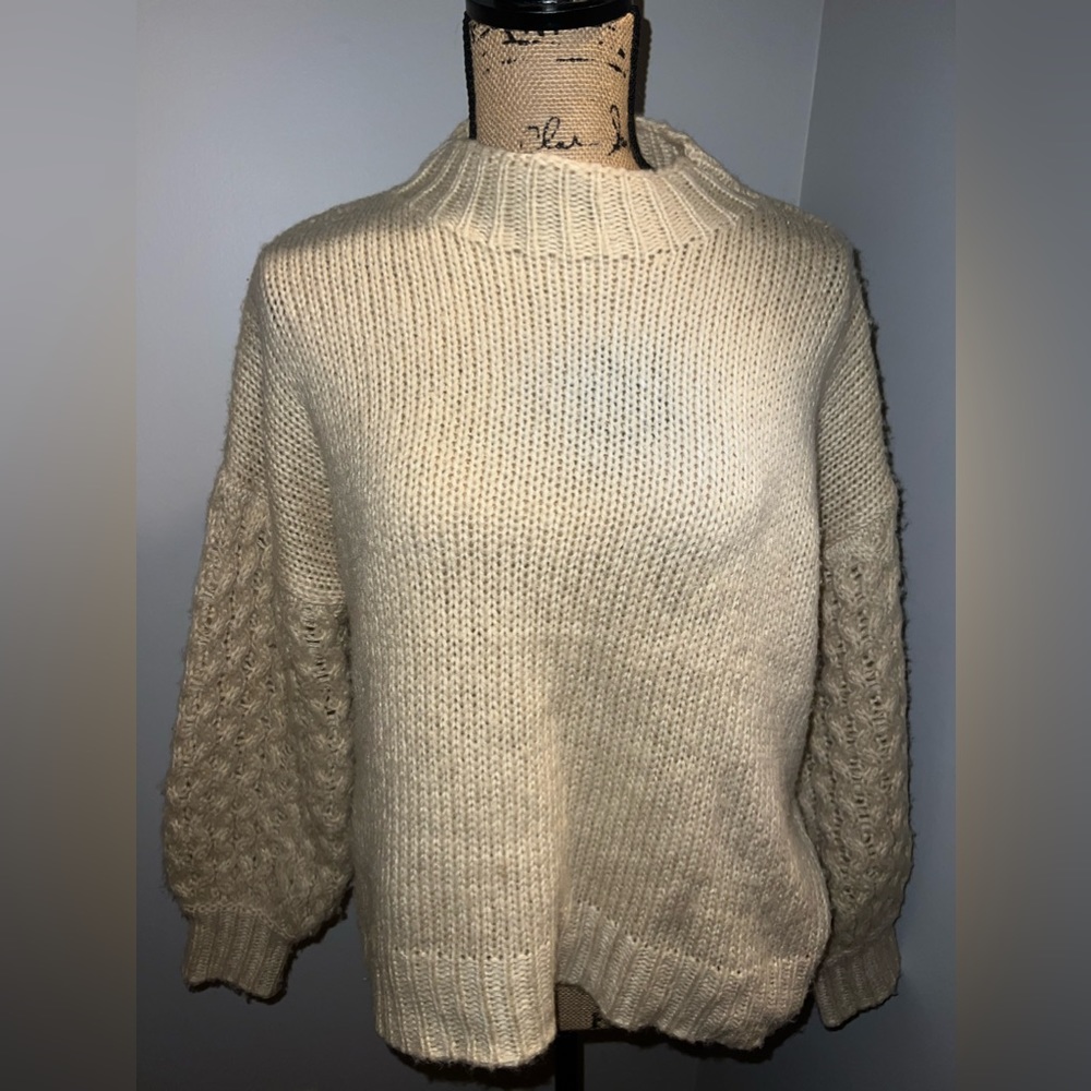 Forever 21 Ivory Sweater With Sleeve Detailing Size XS